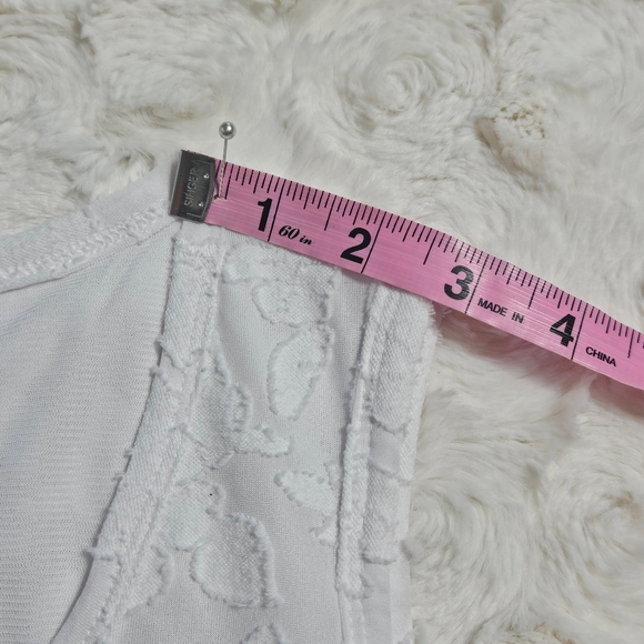 Vera Wang - Simply Vera Raised Floral Sleeveless Top - Picture 14 of 16